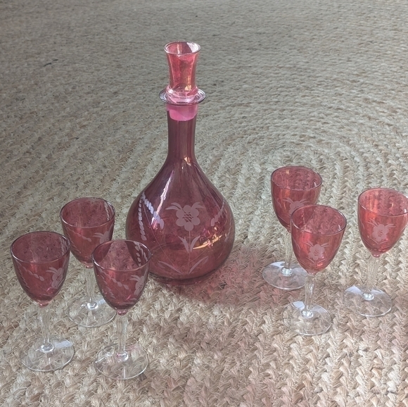 Vintage Cranberry Glass Etched Decanter Set Barware 8PC - Picture 5 of 17